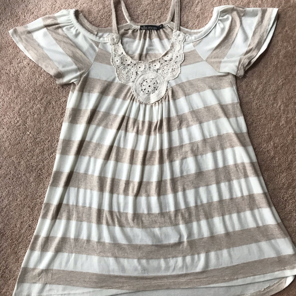 Cold Shoulder Top - Picture 4 of 6